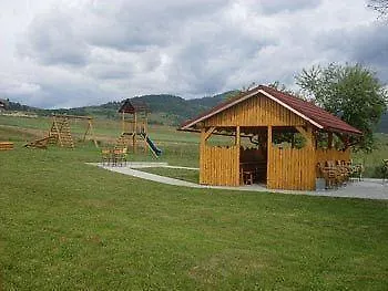 Red Deer 3*