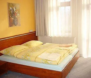 Red Deer Hotel 3*