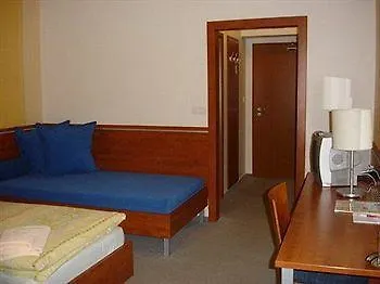 Red Deer Hotel 3*