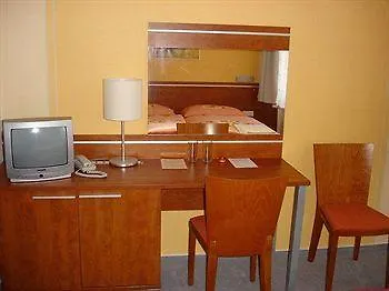Red Deer Hotel