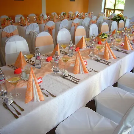 Red Deer Hotel Brezno